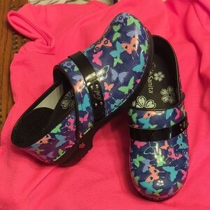 💙🩷🦋 NWOT Women's Sanita Multicolor Butterfly Clogs Shoes size 40 💙🩷🦋